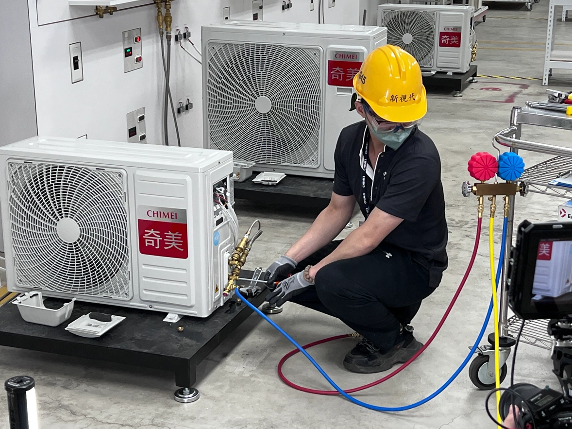 設置各檢測專區,配置專業設備與人力規劃